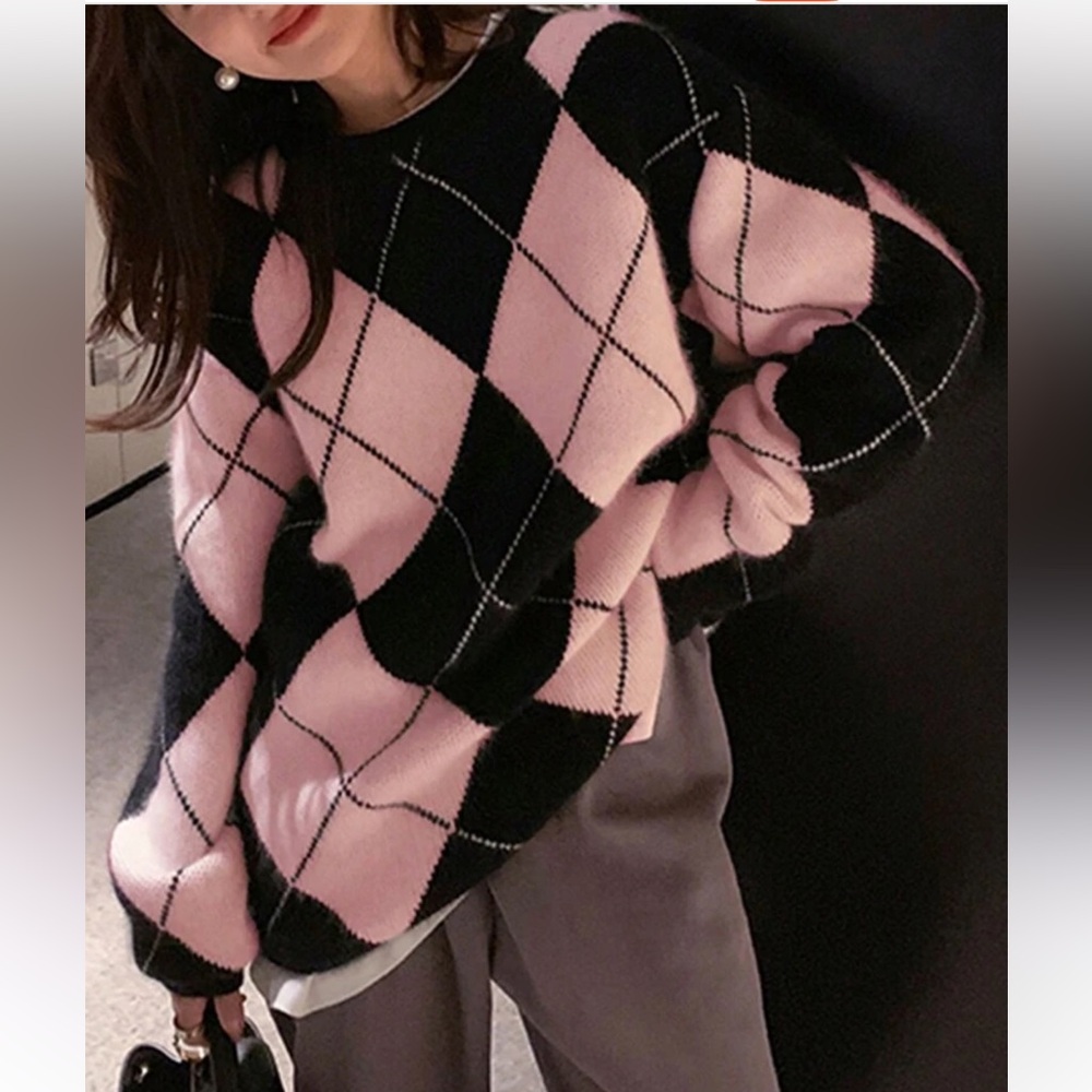 NWT Pink and Black Geometric Argyle Oversize Sweater